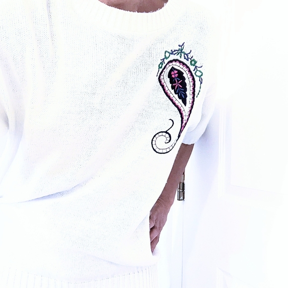 Vtg White Soft Knit Cute Short Sleeve Spring Sweater Top. Paisley Design, S. HP! - Picture 2 of 14